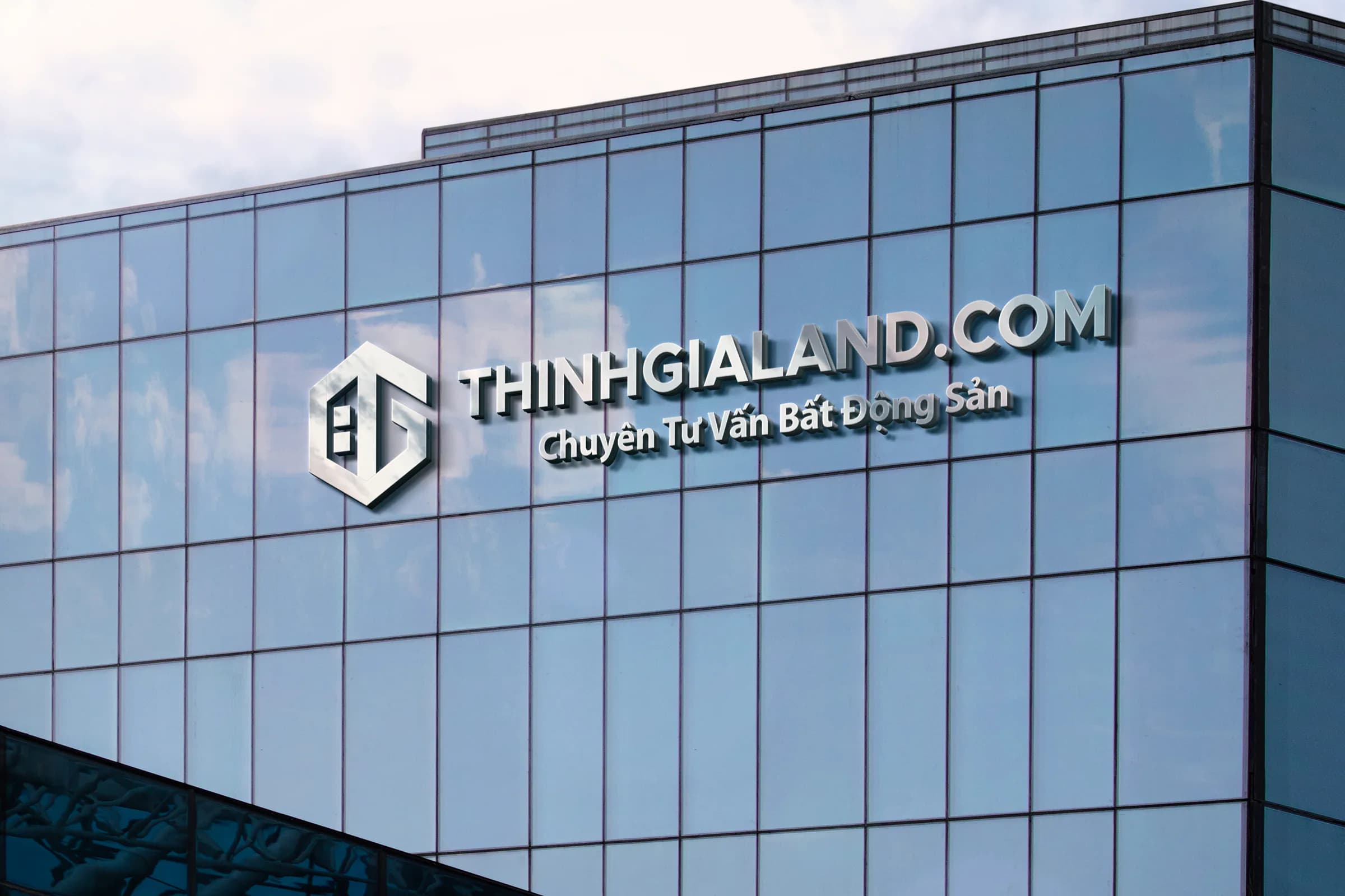Hình ảnh nhận diện Thịnh Gia Land trên mặt tiền kiến trúc.