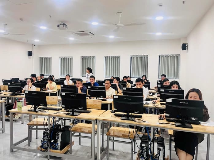 Sự kiện hơn 6.000 người đăng ký tham gia kỳ thi sát hạch tại TP.HCM