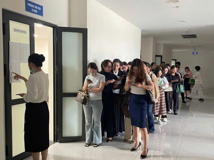 Hơn 6.000 Người Đổ Xô Đi Thi sát hạch cấp chứng chỉ hành nghề môi giới bất động sản