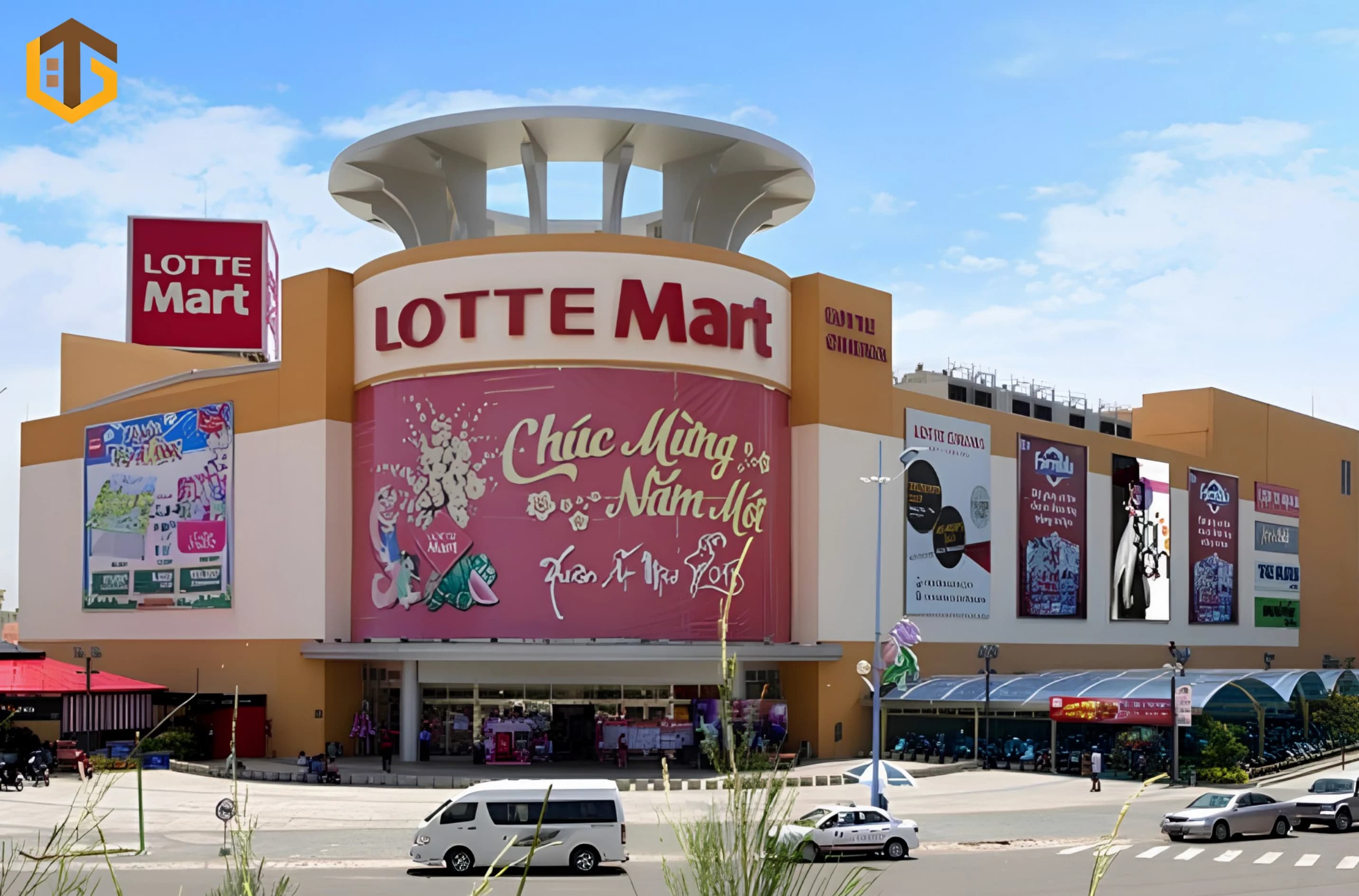Đây là một trong những LOTTE Mart lớn trong những trung tâm thương mại lớn