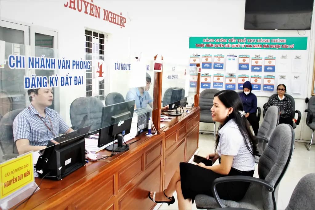 Quầy tiếp nhận hồ sơ tại Chi nhánh Văn phòng đăng ký đất đai