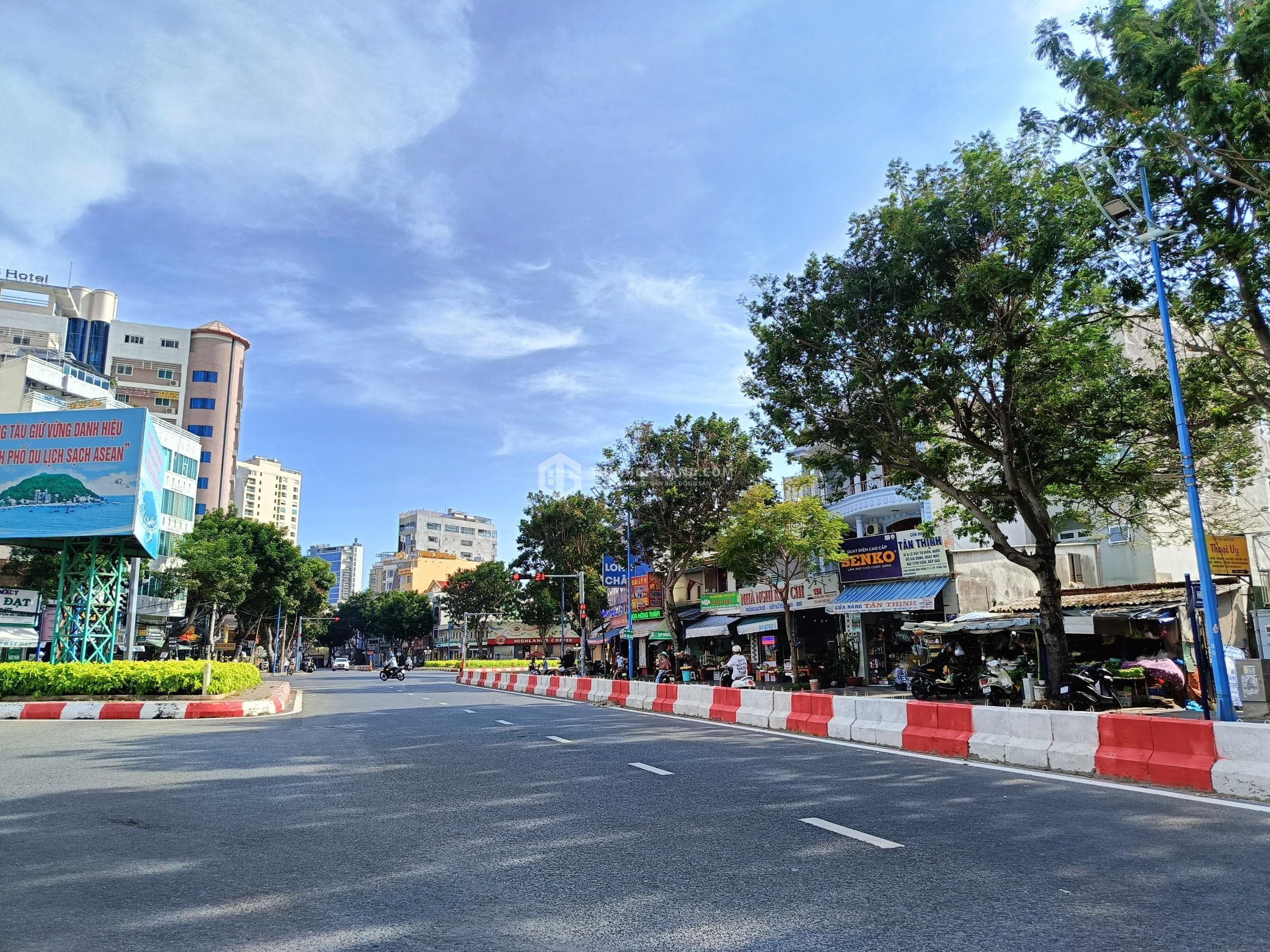 MẶT TIỀN 8M7 HOÀNG HOA THÁM VỊ TRÍ SÁT BIỂN GIÁ TỐT KHU VỰC KINH DOANH SẦM UẤT – ảnh 1
