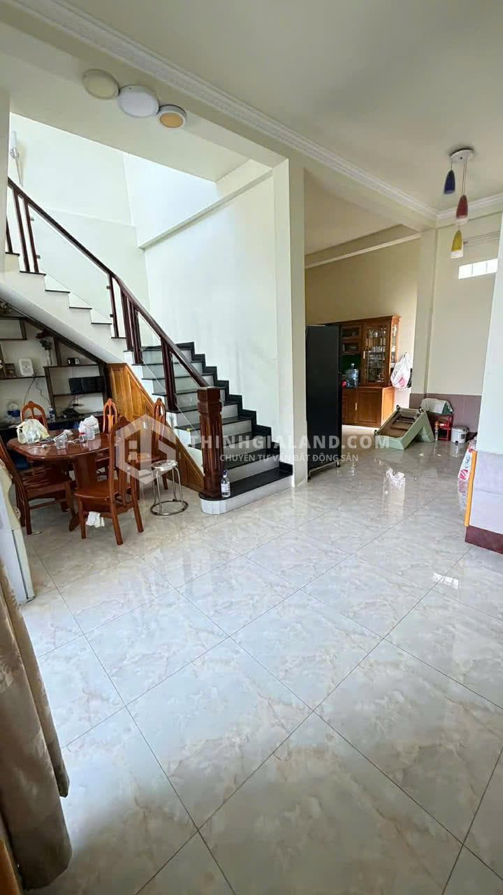 BÁN NHÀ 1 TRỆT 1 LẦU ĐƯỜNG LÊ LỢI – GẦN TRƯỜNG TIỂU HỌC LÊ LỢI, CÓ SÂN ĐẬU Ô TÔ – SỔ HỒNG HOÀN CÔNG – ảnh 1