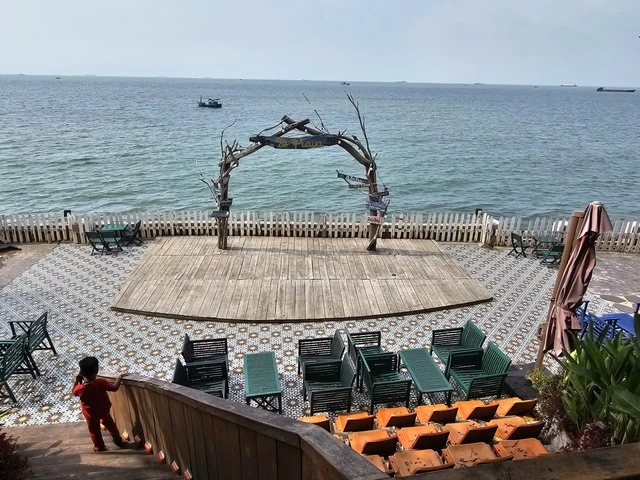 Quán nước Trần Phú lấn chiếm đất công ở Vũng Tàu: Buộc ngưng nhưng vẫn hoạt động 2 quán nước trần phú lấn chiếm đất công