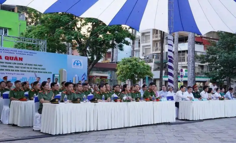 TP.HCM ra quân lập lại trật tự đô thị