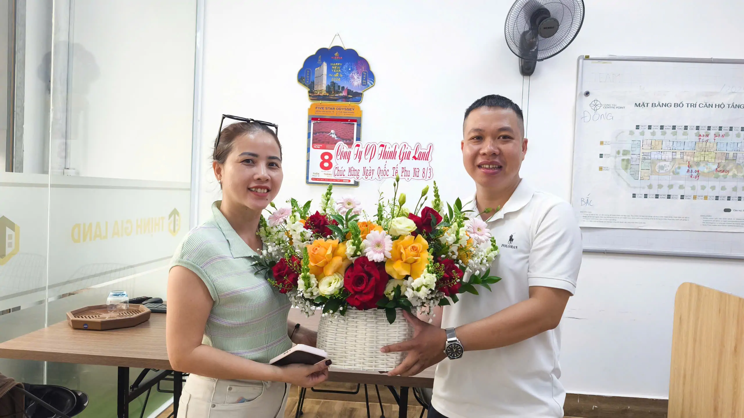 z7594887911567 ce5b04e1c6fd83ba2854cd71eb5b48d6 Chúc Mừng Ngày Quốc Tế Phụ Nữ 8/3 tại Thịnh Gia Land - Tri Ân Những Bông Hồng