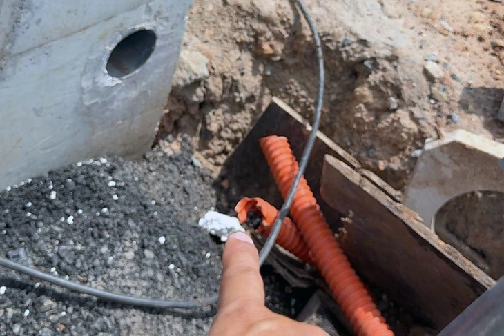 NÓNG: TRỘM CẮT HƠN 2.500M CÁP ĐIỆN TRÊN CAO TỐC BIÊN HÒA - VŨNG TÀU 2 Hơn 2.500 mét cáp điện trên cao tốc Biên Hòa - Vũng Tàu