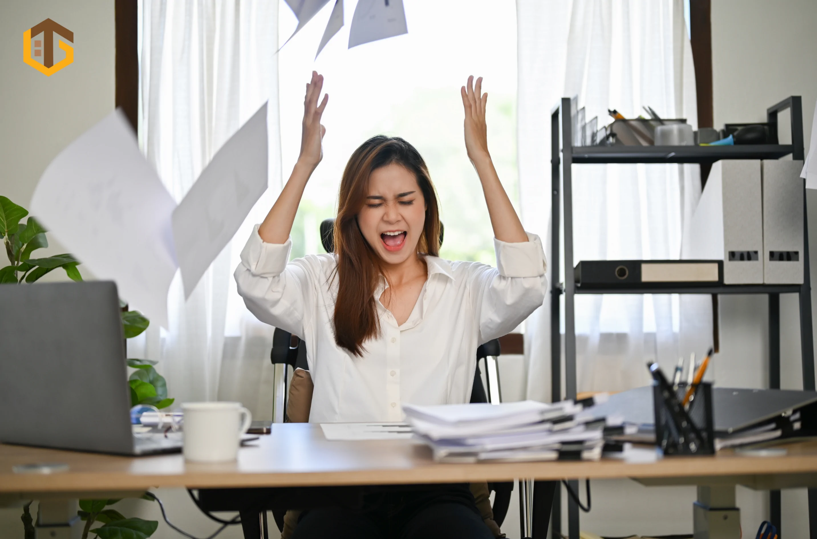 nhân viên cáu gắt vì áp lực sales bất động sản