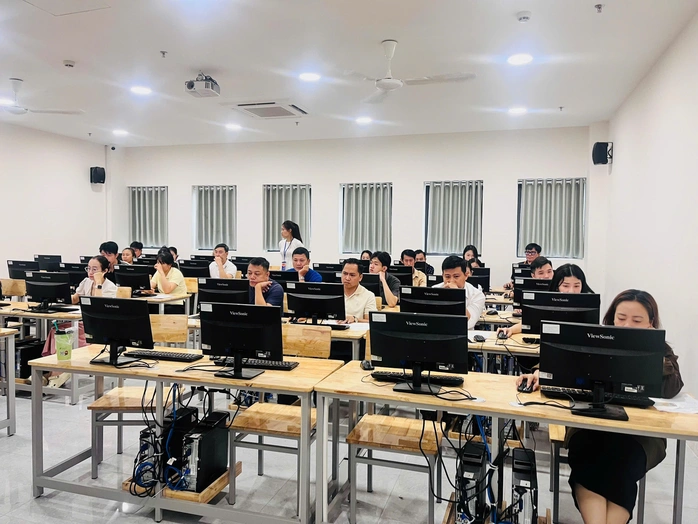 Sự kiện hơn 6.000 người đăng ký tham gia kỳ thi sát hạch tại TP.HCM
